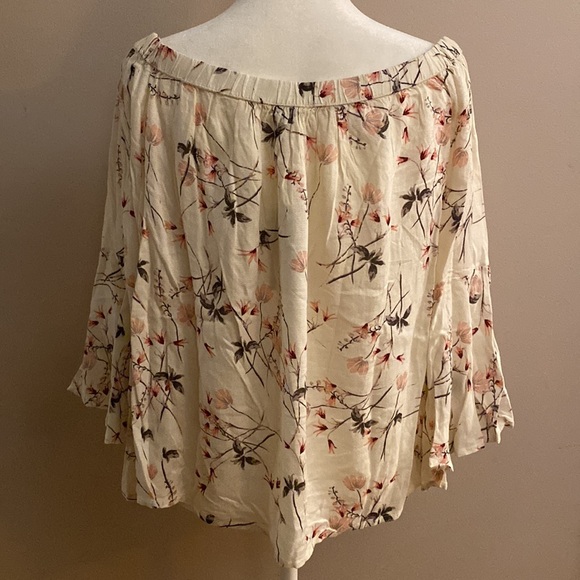 Lucky Brand Bell Sleeve Floral Off Shoulder Bohemian Floral Blouse - Picture 5 of 13